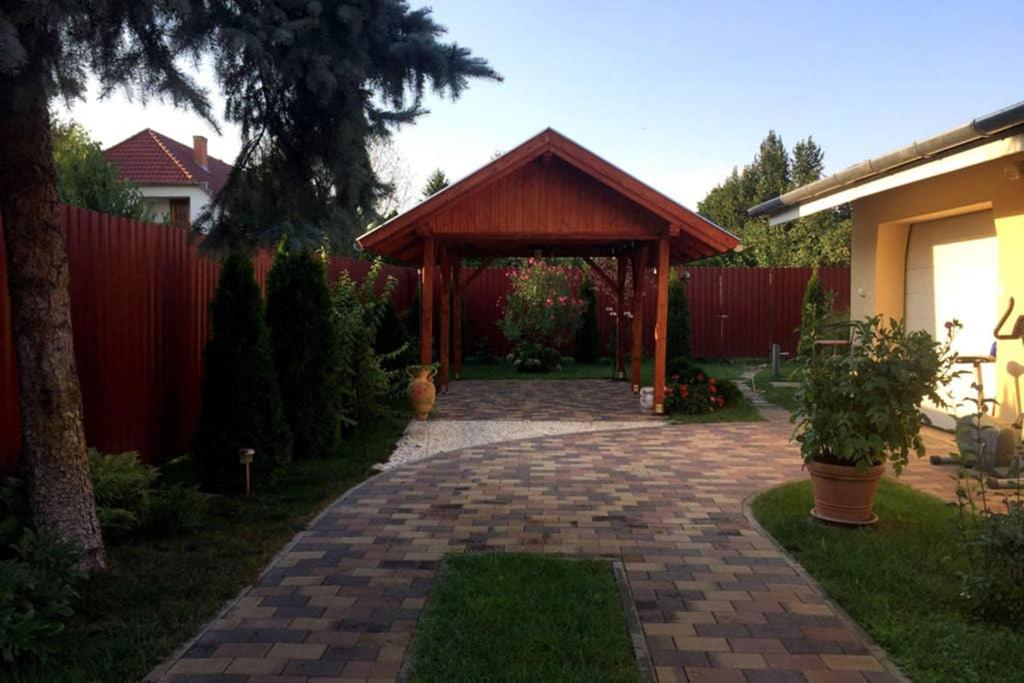 Green Garden Apartment Ingyenes Zart Parkoloval Szeged Exterior foto